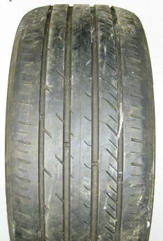 255 40 19 Davanti DX640 Tyre X1673A